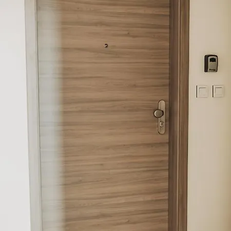 Beautiful New Studio, 400m From The Square Apartman