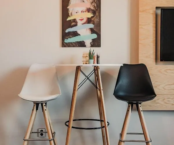 Beautiful New Studio, 400m From The Square *