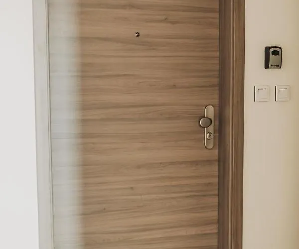 Beautiful New Studio, 400m From The Square Apartman